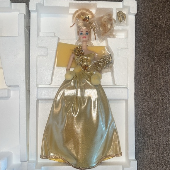 THE GOLD SENSATION- The Gold and Silver Porcelin Barbie Set - Picture 1 of 8